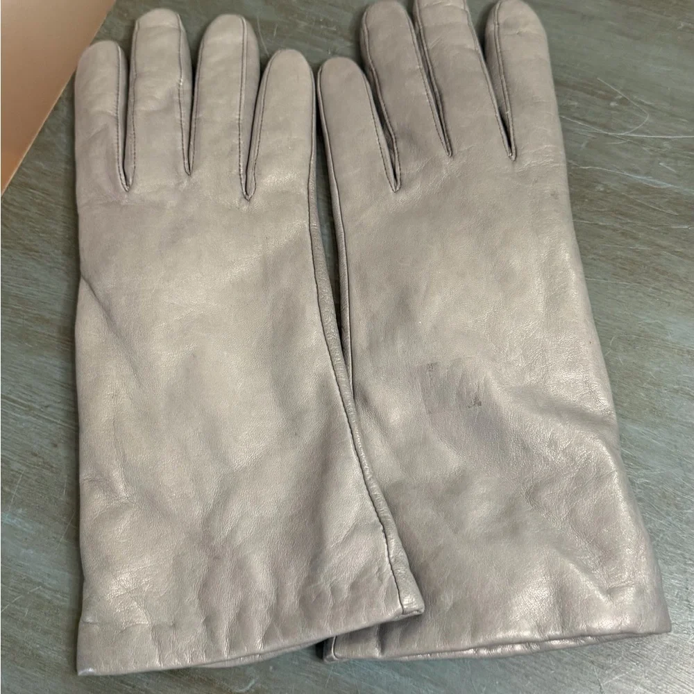 ARIS Grey soft leather gloves. Vintage Cashmere lining.  First small to medium